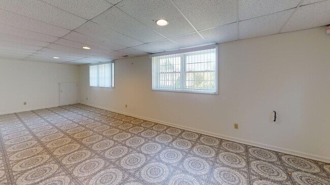 Building Photo - 975 Murray Ln