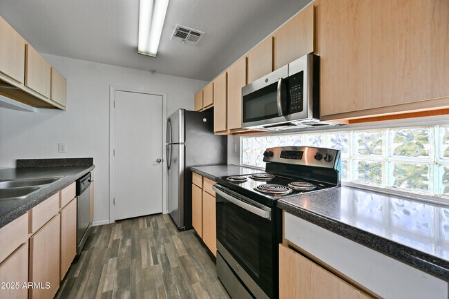 Building Photo - 3065 N 67th Ave