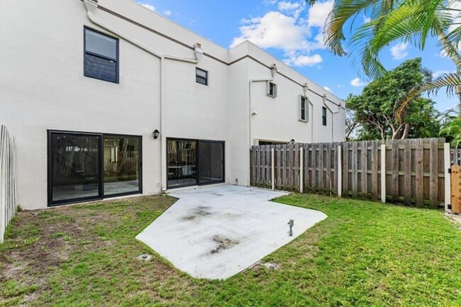 Building Photo - 5610 S Ocean Blvd