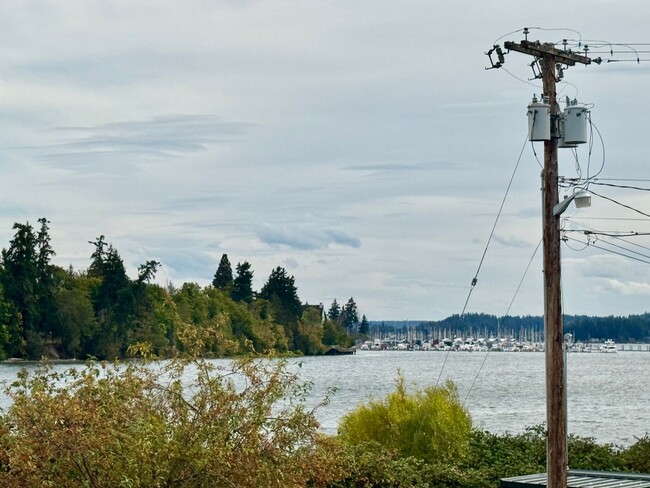 Building Photo - Downtown Poulsbo water view condo...comple...