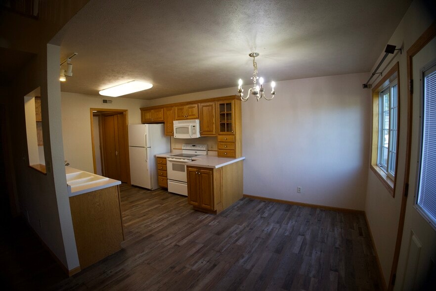 Building Photo - 1004 N 10th St