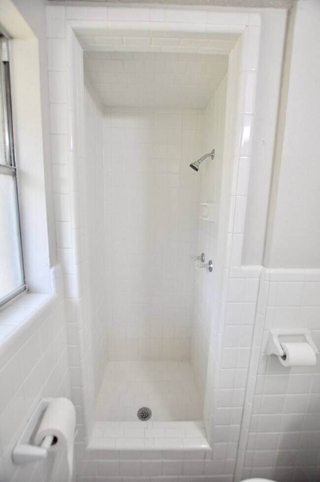 Building Photo - COMING SOON! FOR LEASE! Nice Remodeled - 3...