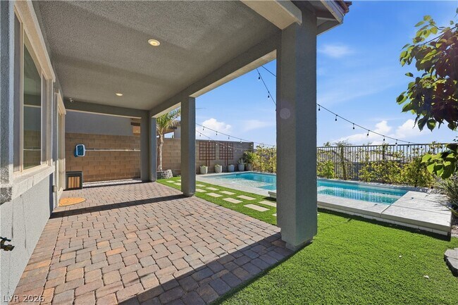 Building Photo - 402 Purple Sandpiper St