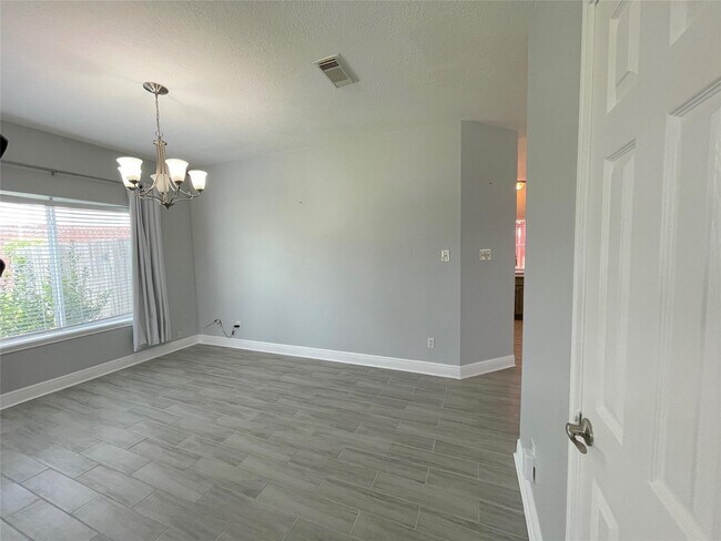 Building Photo - 8919 Diamond Lake Ln