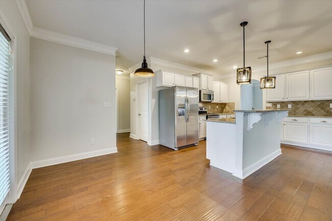 Building Photo - 226 Sandleton Way