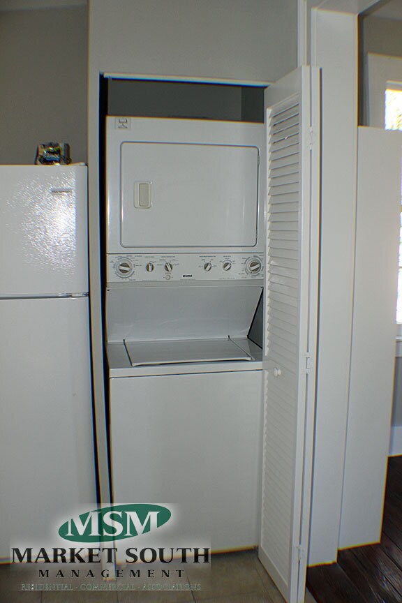 Building Photo - WALK TO FORSYTH!