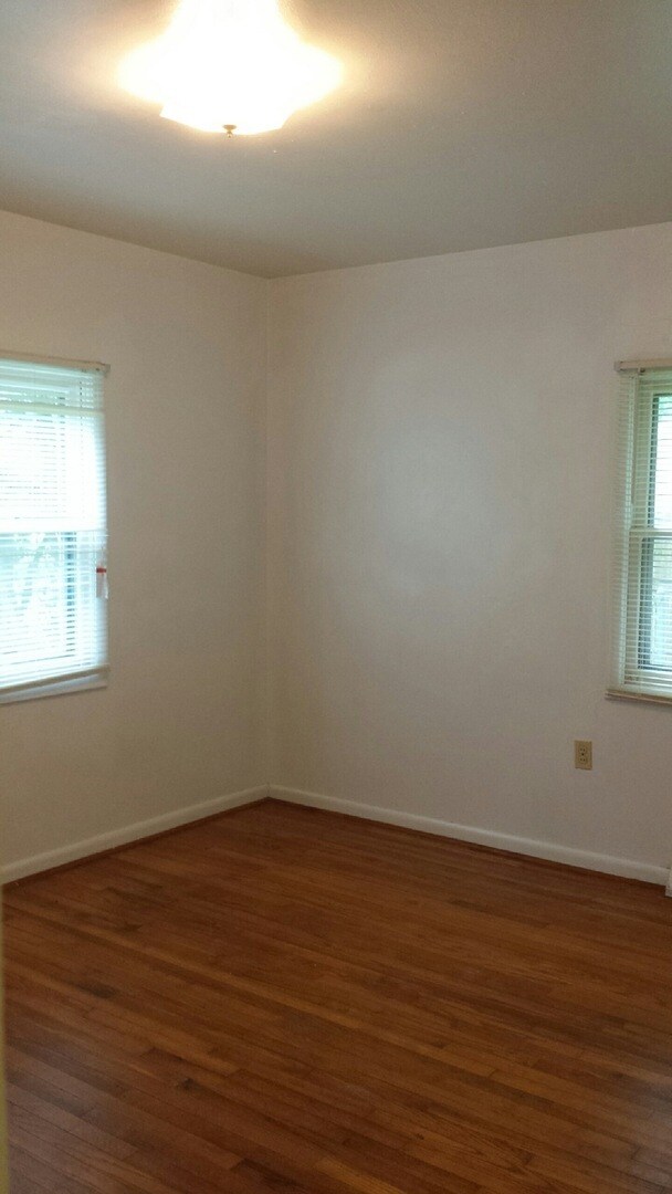 Building Photo - 405 N Hillsdale Dr