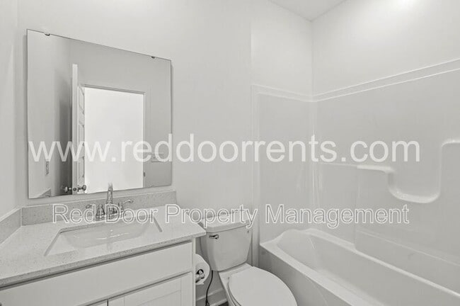 Building Photo - 2224 Boxwood Dr