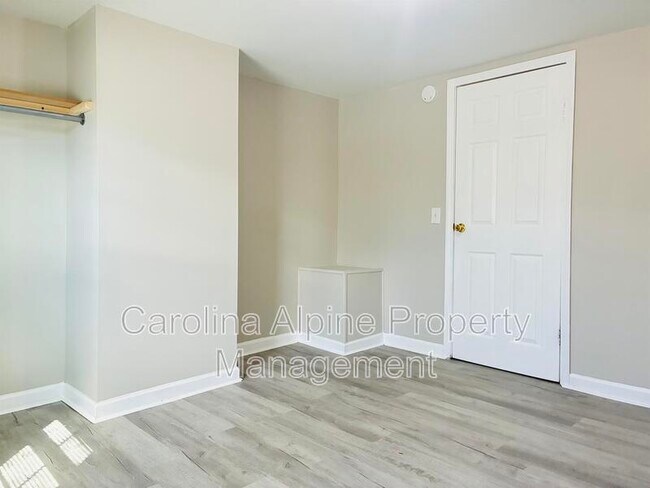 Building Photo - 904 Lincoln St