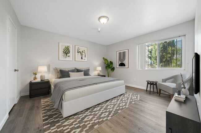 Building Photo - 615 N. Juanita Ave