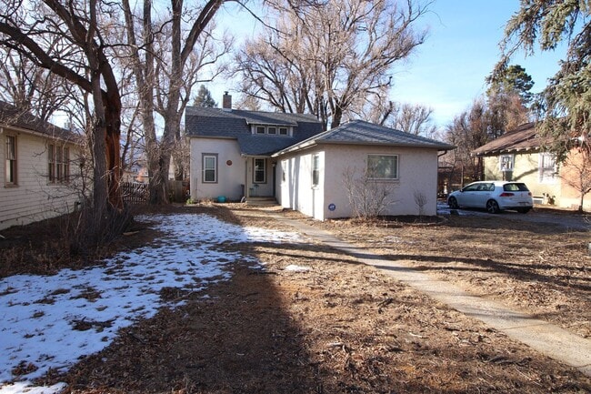 Building Photo - Adorable 3bdrm Downtown Bungalow.   Move i...