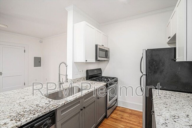 Building Photo - 741 Frederica St NE