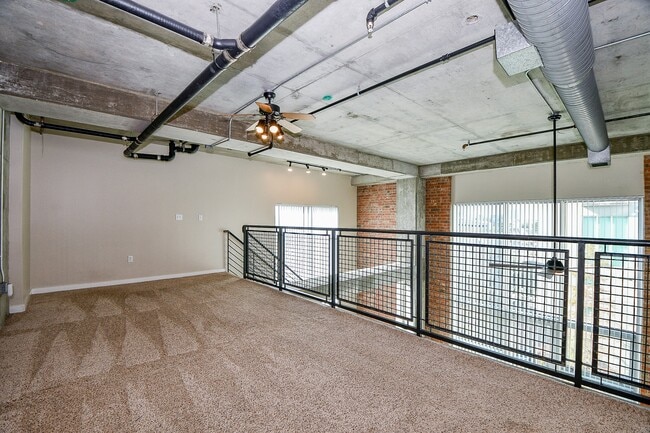 Building Photo - 2000 Bagby St