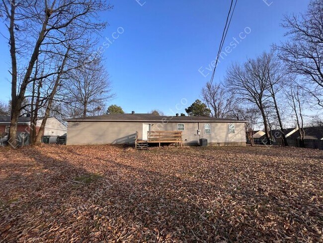 Building Photo - 1009 Willard Dr