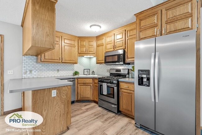 Building Photo - 3 Bedroom Home **50% off December's Rent with a December 2025 Move In**