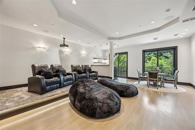 Building Photo - 2210 Boll St