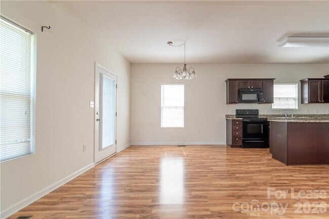 Building Photo - 108 Lookout Point Pl