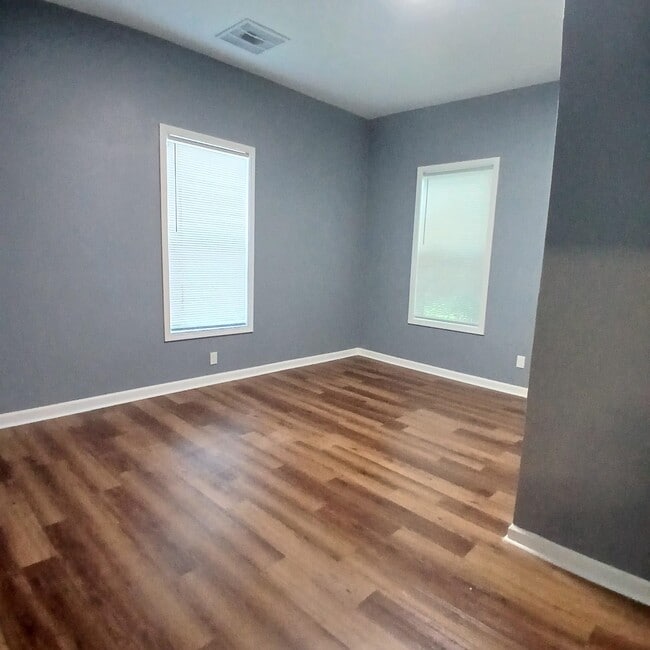 Building Photo - 949 Kney St