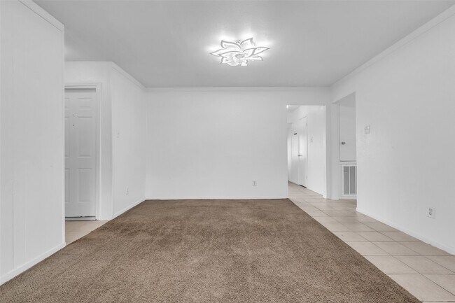 Building Photo - 12110 Panay Dr