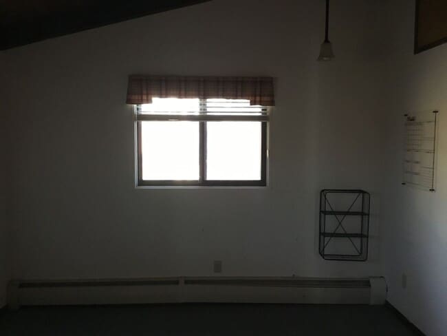 Building Photo - 850 Twin Oaks Dr