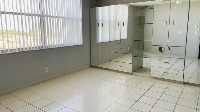 Building Photo - 14575 Bonaire Blvd