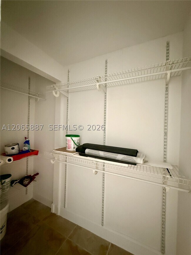 Building Photo - 2694 Inagua Ave