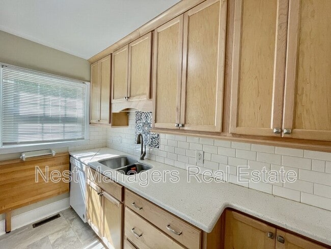 Building Photo - 122 Camellia Dr