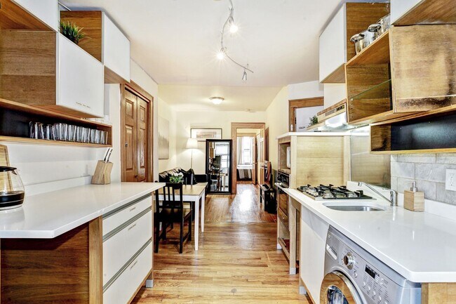 Building Photo - 314 6th St