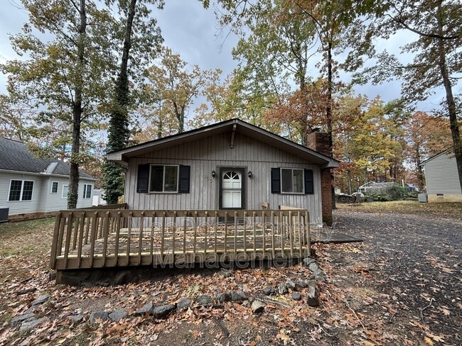 Primary Photo - 900 Lakeview Pkwy