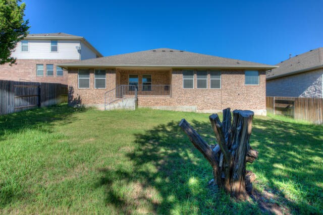 Building Photo - Classic Single Story Home In Beautiful Hil...