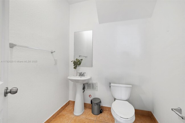 Building Photo - 10870 NW 88th Terrace
