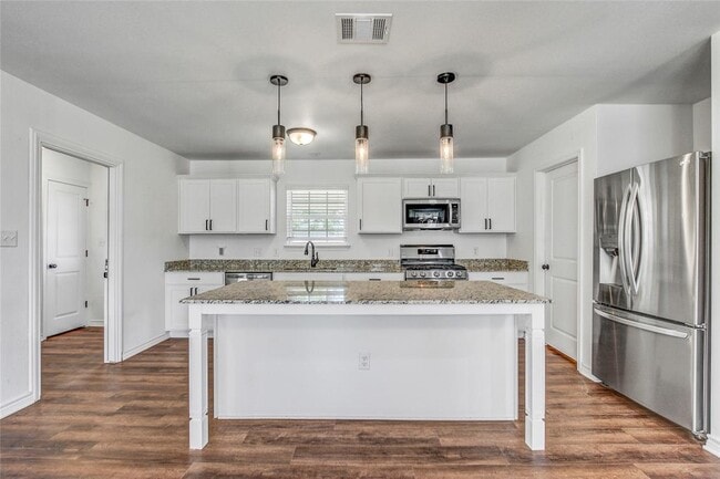 Building Photo - 610 Splitrock