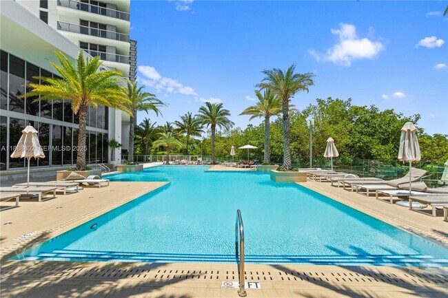 Building Photo - 16385 Biscayne Blvd