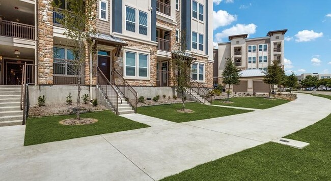 Building Photo - 729 Junction Dr