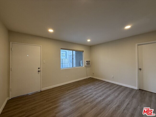 Building Photo - 4832 W 17th St