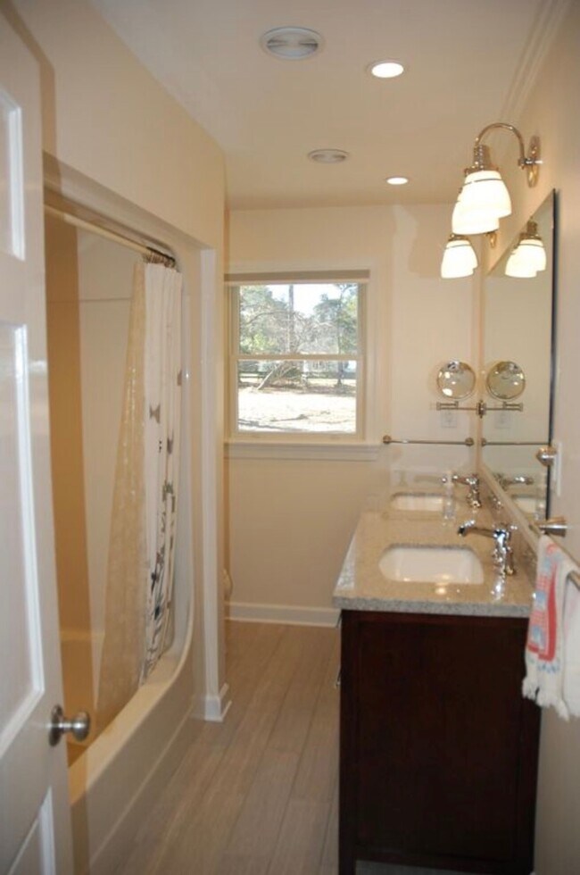 Building Photo - 104 Dorchester Ln