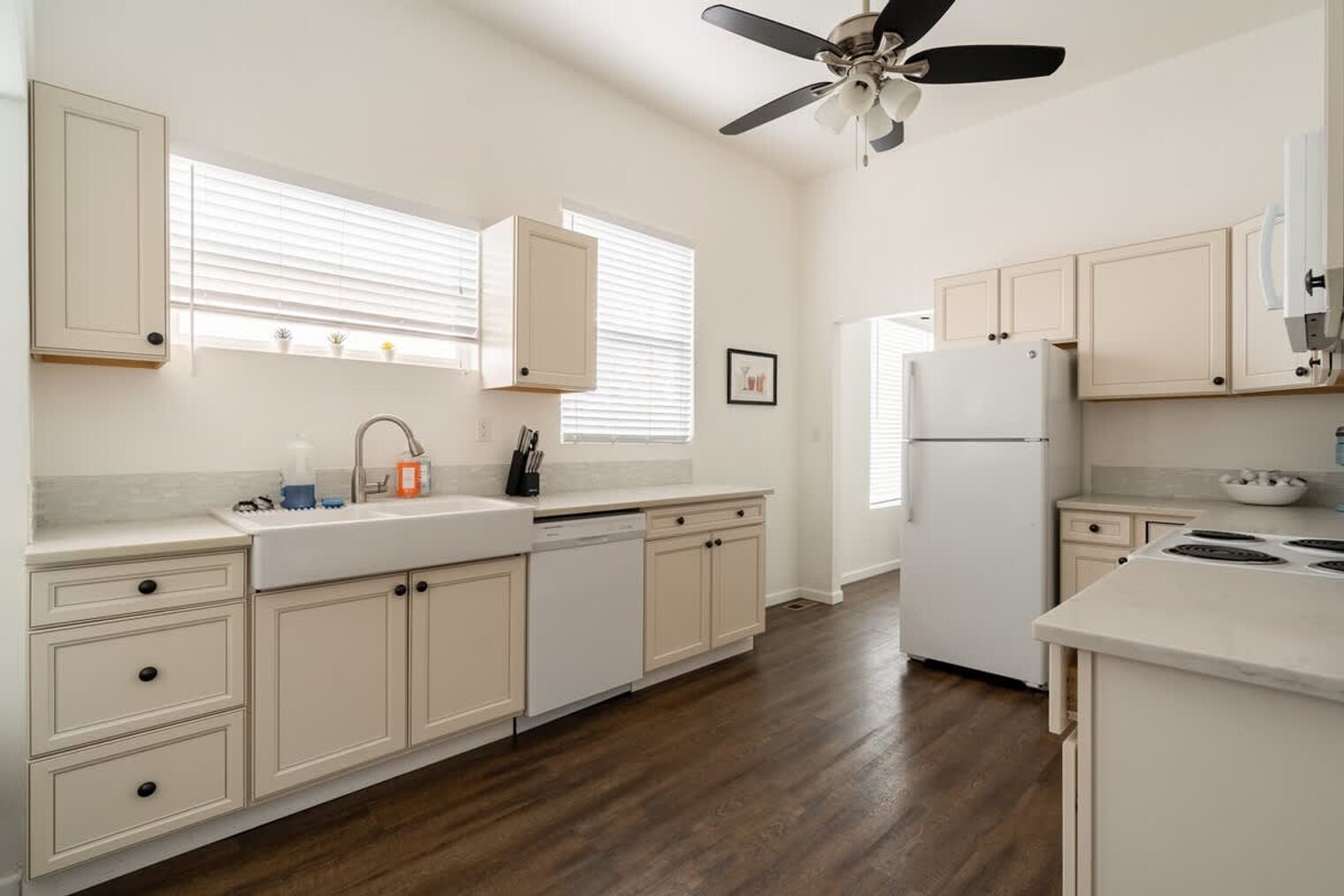 Building Photo - 2334 SE 8th Ave