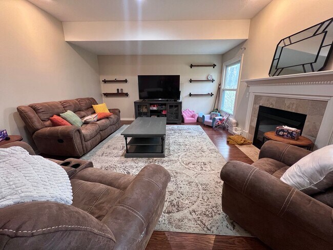 Building Photo - Furnished Rental in Lake Bella Vista – $3,700/Month