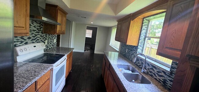 Building Photo - 1018 Rockledge Dr