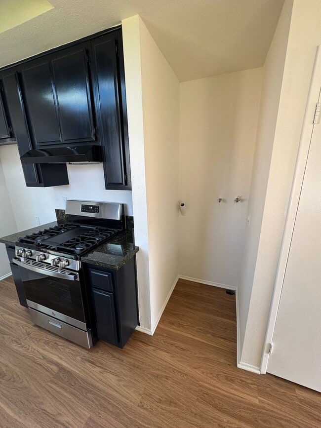 Building Photo - Spacious and Light 2 bedroom in Avalon Gre...