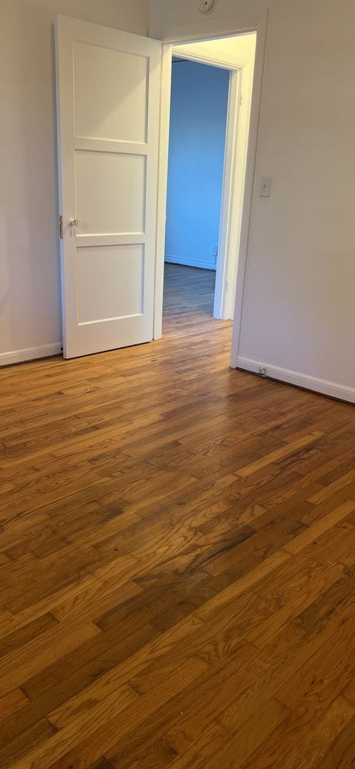 Building Photo - Be a Star in our Vintage 1 Bedroom Hollywood Apartment