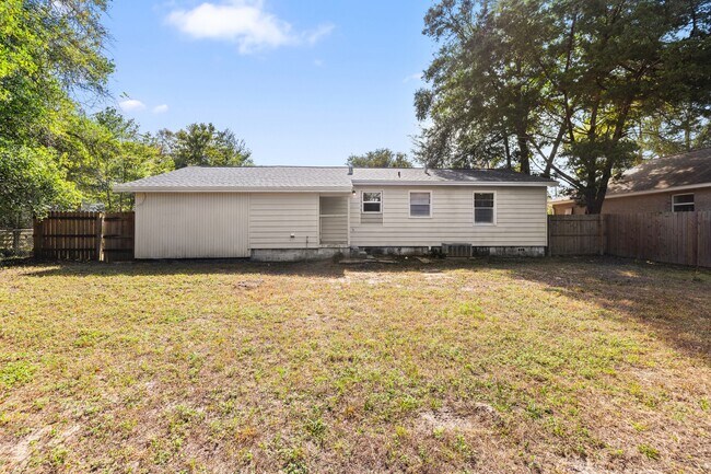 Building Photo - 354 Chicago Ave