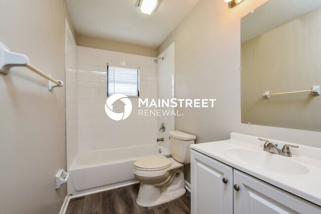 Building Photo - 3 Bedroom Pet-Friendly Home in Fort Myers,...