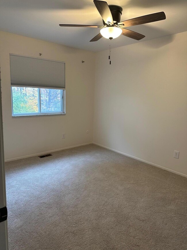 Building Photo - 3456 Burbank Dr