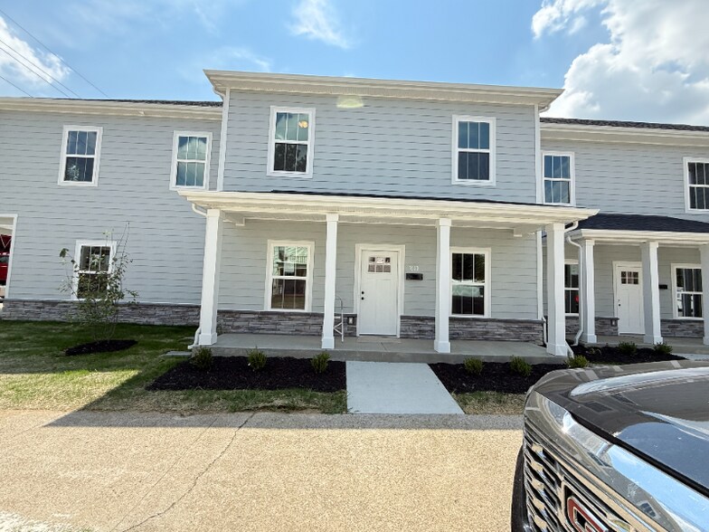 Building Photo - 1630 Ekin Ave