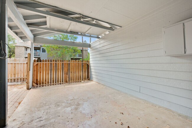 Building Photo - 6020 Westcreek Dr