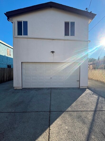 Building Photo - 335 E 69th St