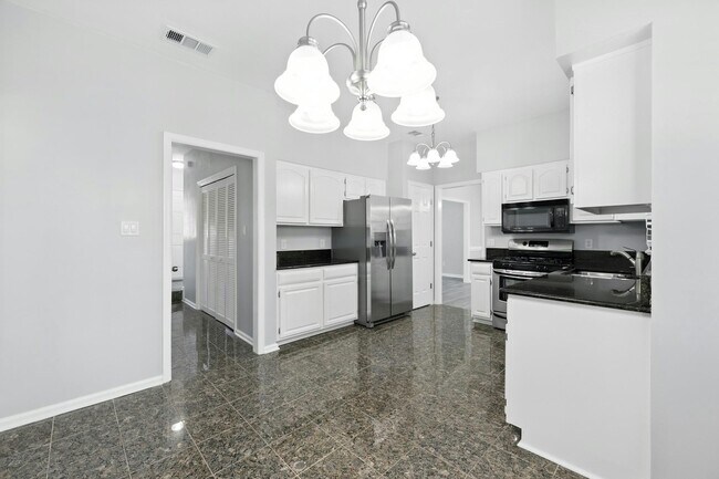 Building Photo - 412 Desertmartin Way
