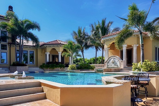 Building Photo - 1363 Oceanview Dr