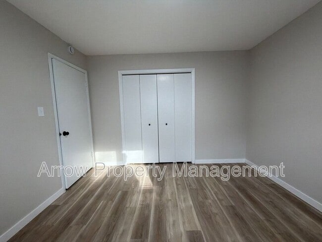 Building Photo - 320 Lincoln St